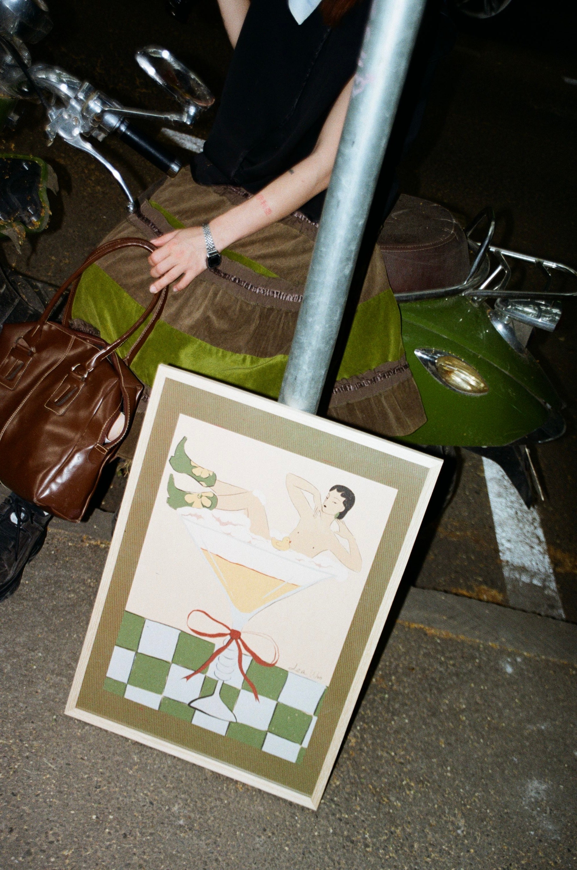 გოგონა კოქტეილში