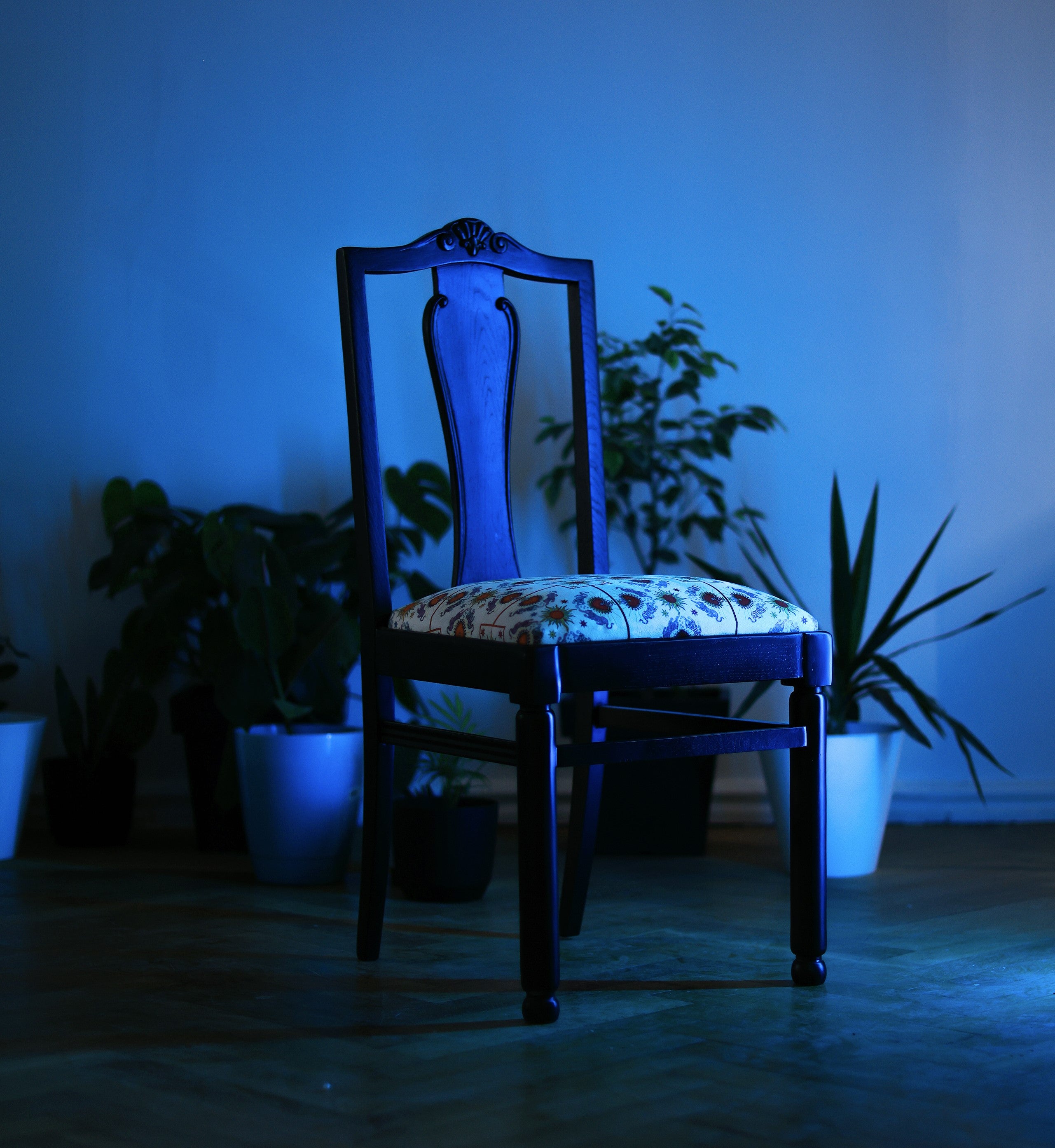 სკამი „ვეფხისტყაოსანი“ – კრემისფერი